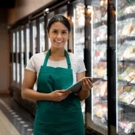 vendeurs augmentés, smartphone et tablette en main 